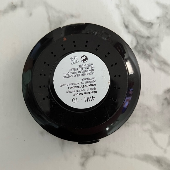 Laura Mercier Smooth Finish Foundation Powder - Picture 2 of 3